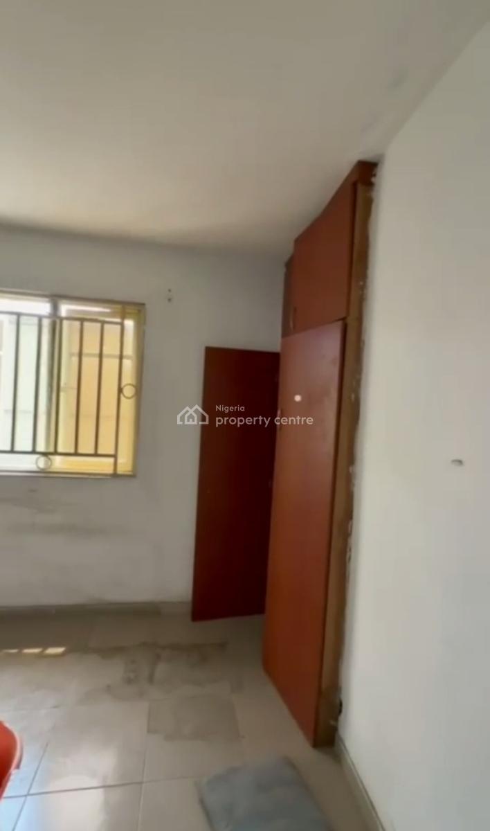 Massively Spacious Standard 3 Bedroom Apartment, Surulere, Lagos, Flat / Apartment for Rent