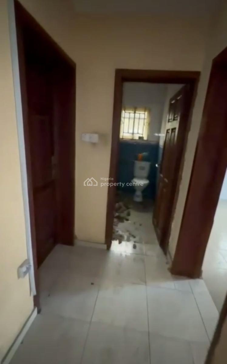 Massively Spacious Standard 3 Bedroom Apartment, Surulere, Lagos, Flat / Apartment for Rent