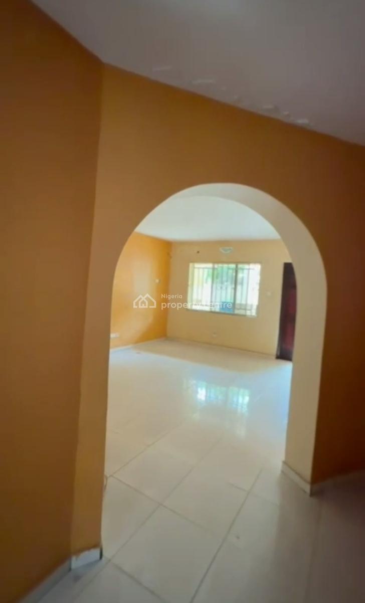 Massively Spacious Standard 3 Bedroom Apartment, Surulere, Lagos, Flat / Apartment for Rent