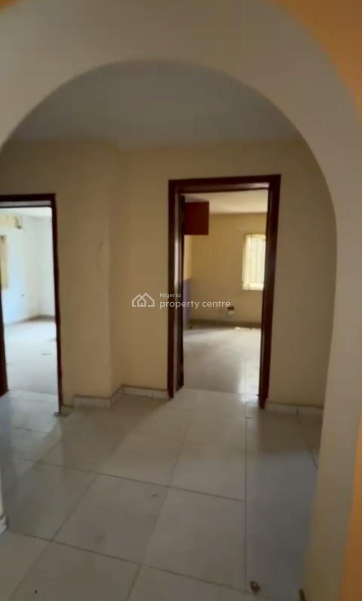 Massively Spacious Standard 3 Bedroom Apartment, Surulere, Lagos, Flat / Apartment for Rent