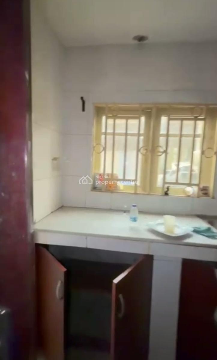 Massively Spacious Standard 3 Bedroom Apartment, Surulere, Lagos, Flat / Apartment for Rent