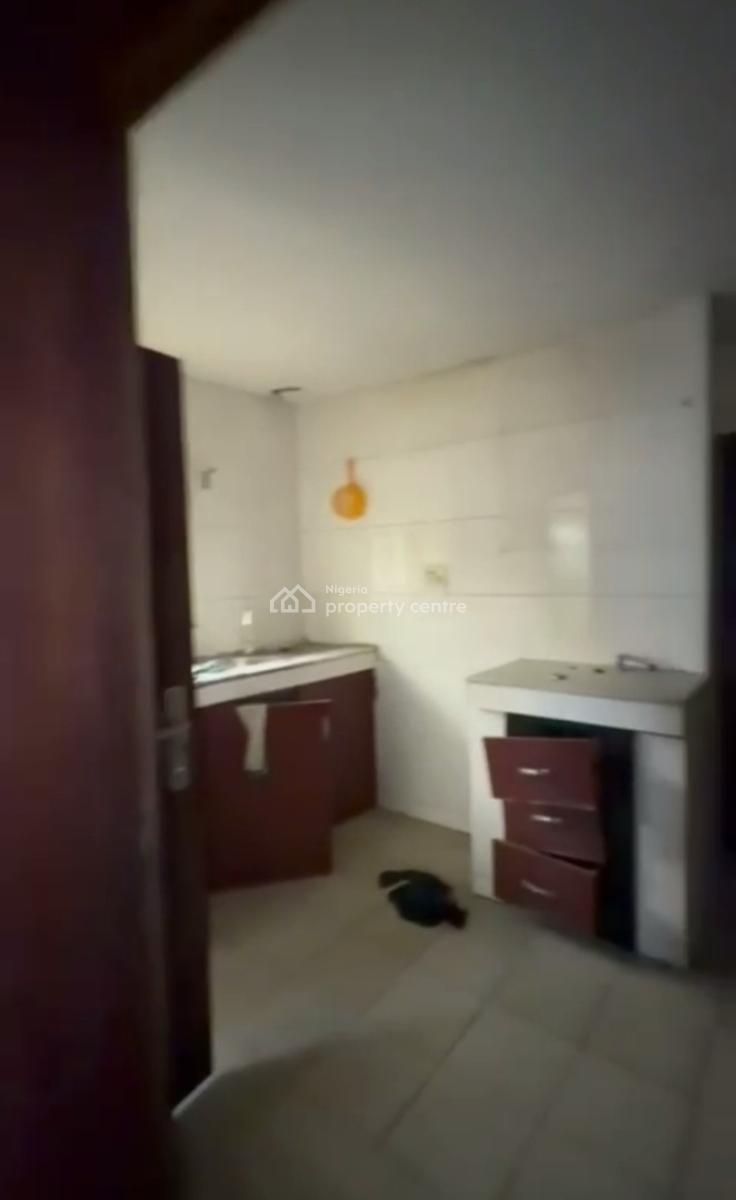 Massively Spacious Standard 3 Bedroom Apartment, Surulere, Lagos, Flat / Apartment for Rent