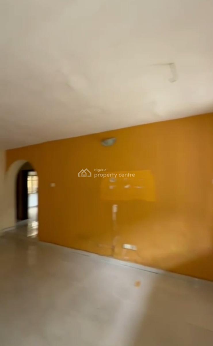Massively Spacious Standard 3 Bedroom Apartment, Surulere, Lagos, Flat / Apartment for Rent