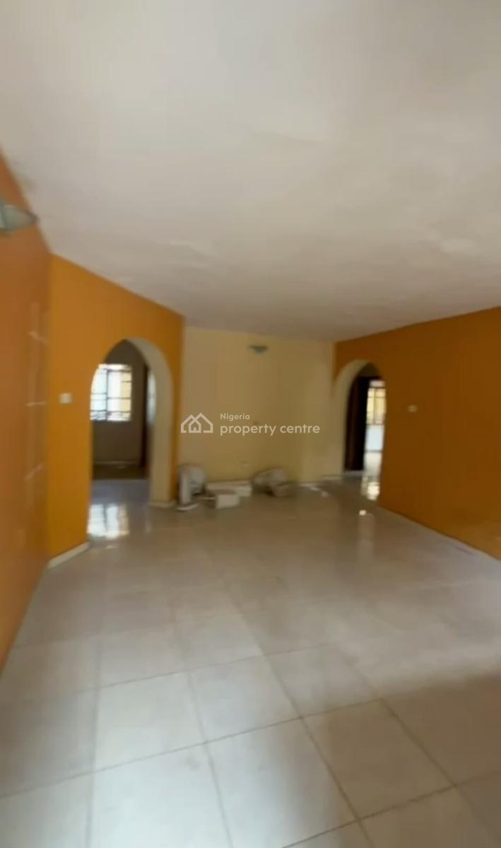 Massively Spacious Standard 3 Bedroom Apartment, Surulere, Lagos, Flat / Apartment for Rent
