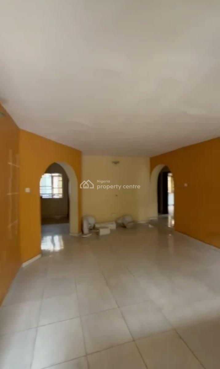 Massively Spacious Standard 3 Bedroom Apartment, Surulere, Lagos, Flat / Apartment for Rent