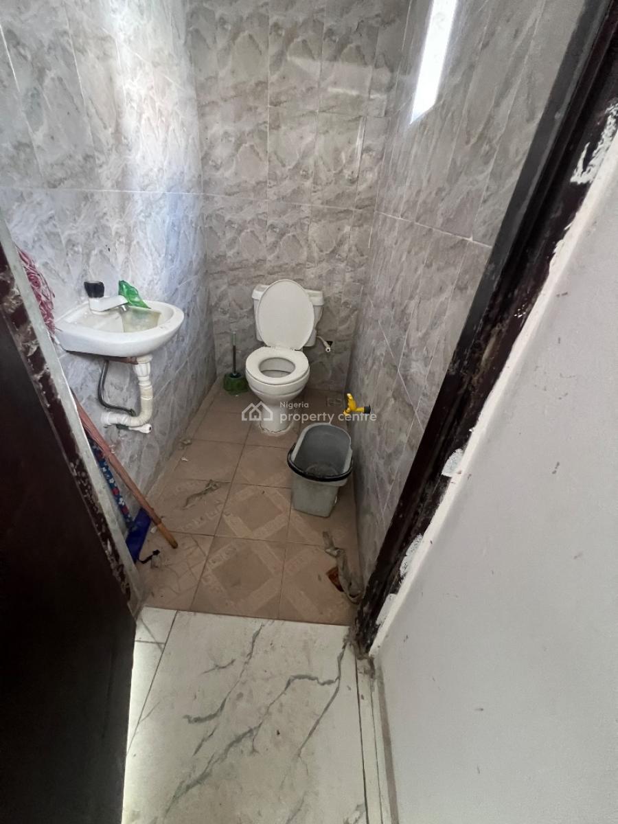 Shop Space Ground Floor Facing The Road, Off Admiralty Way, Lekki Phase 1, Lekki, Lagos, Shop for Rent