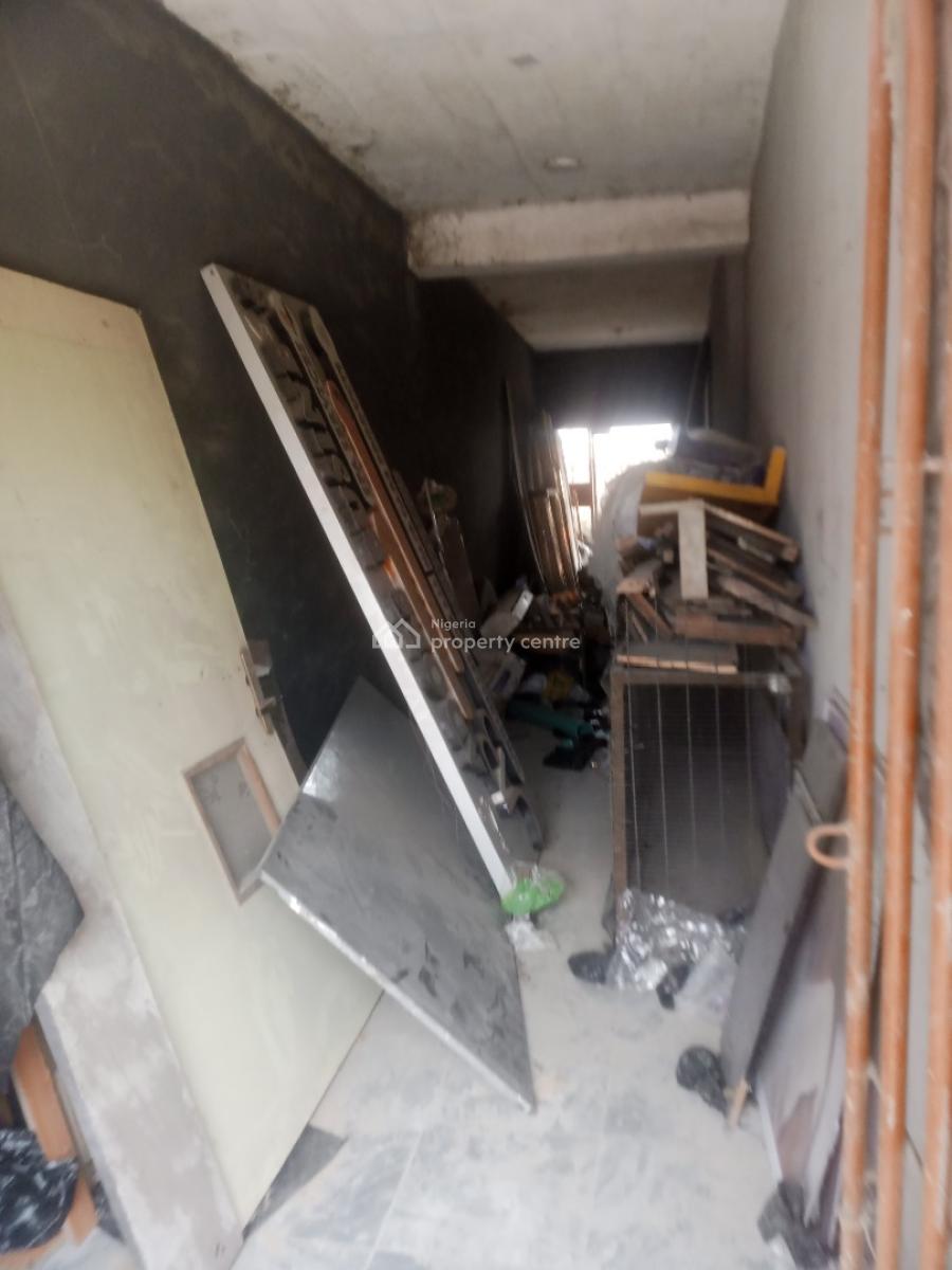 Strategic Located Shop Facing The Express Road, Lekki Epe Expressway, Oribanwa, Ibeju Lekki, Lagos, Shop for Rent