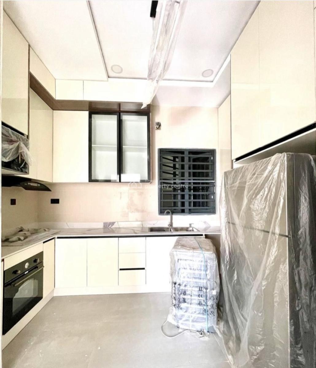 3 Bedroom Apartment  in Lekki Phase 1  Price; 350million Naira, Lekki Phase 1, Lekki, Lagos, Flat / Apartment for Sale