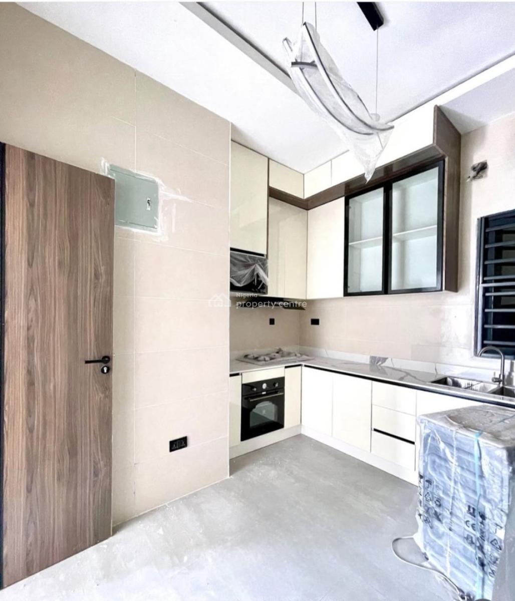 3 Bedroom Apartment  in Lekki Phase 1  Price; 350million Naira, Lekki Phase 1, Lekki, Lagos, Flat / Apartment for Sale