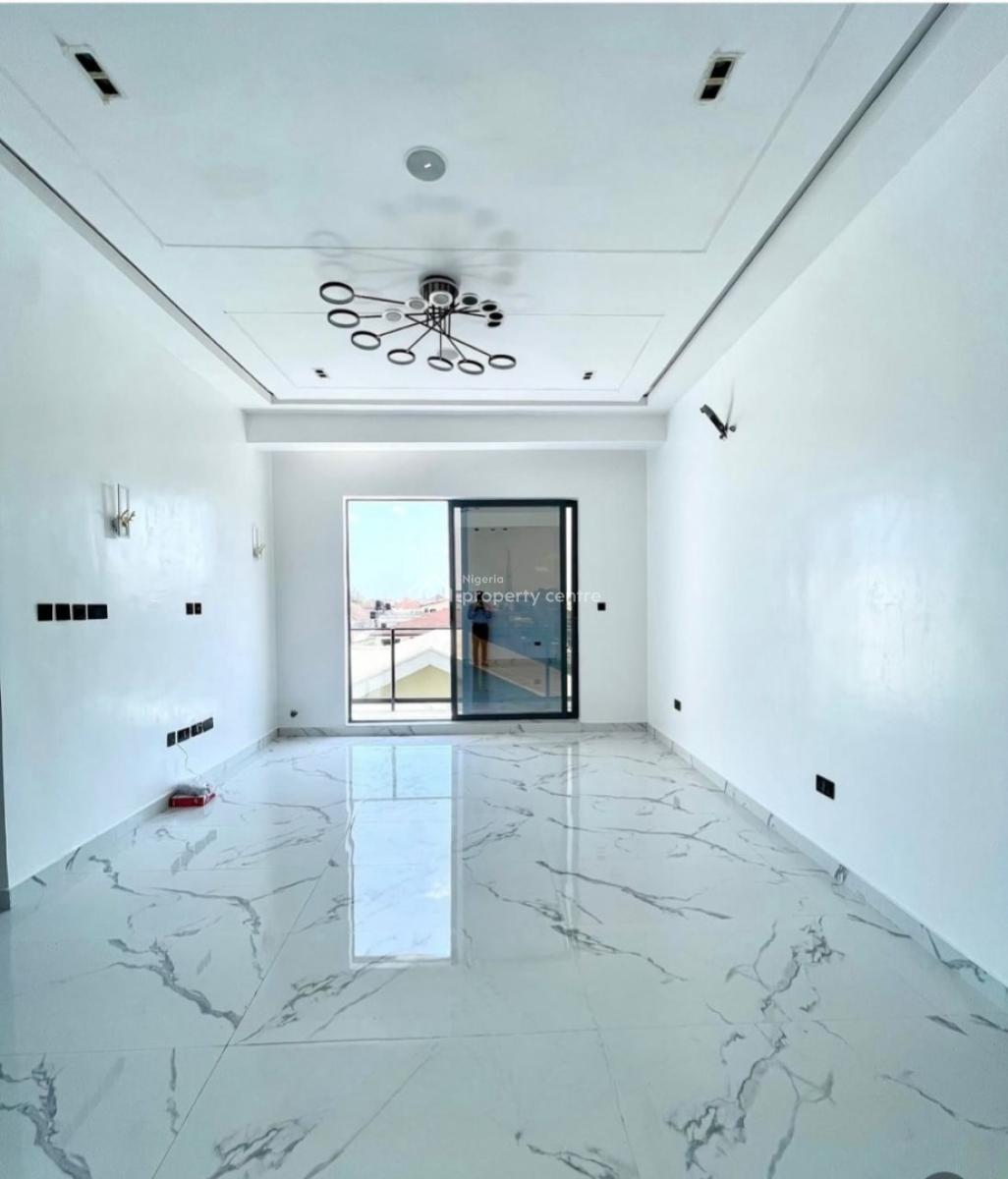 3 Bedroom Apartment  in Lekki Phase 1  Price; 350million Naira, Lekki Phase 1, Lekki, Lagos, Flat / Apartment for Sale