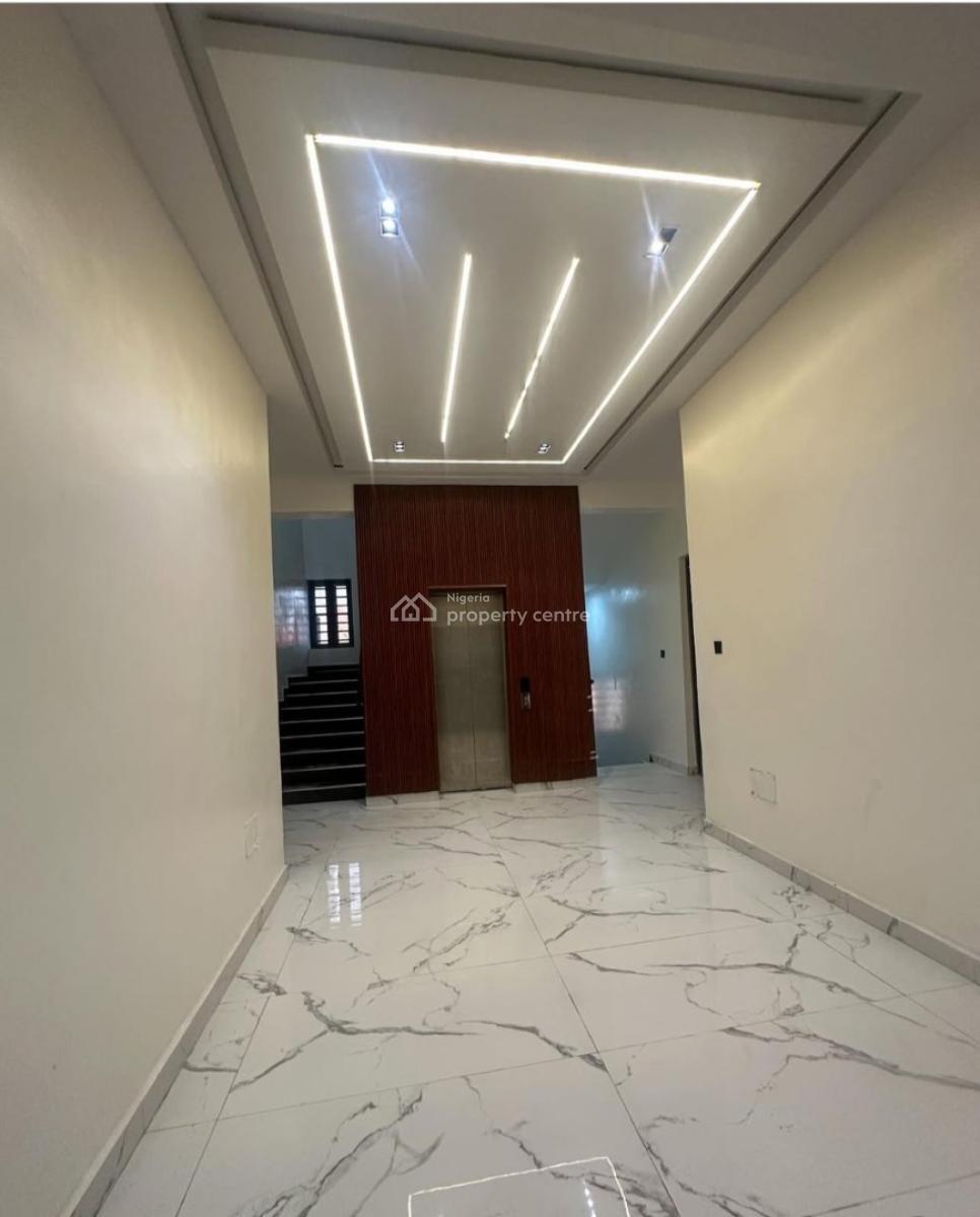 3 Bedroom Apartment  in Lekki Phase 1  Price; 350million Naira, Lekki Phase 1, Lekki, Lagos, Flat / Apartment for Sale