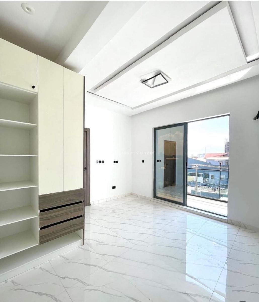 3 Bedroom Apartment  in Lekki Phase 1  Price; 350million Naira, Lekki Phase 1, Lekki, Lagos, Flat / Apartment for Sale