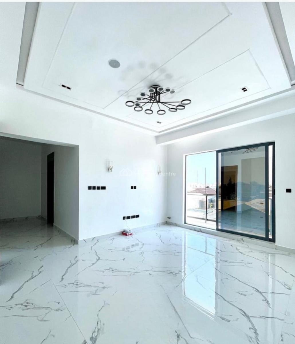 3 Bedroom Apartment  in Lekki Phase 1  Price; 350million Naira, Lekki Phase 1, Lekki, Lagos, Flat / Apartment for Sale