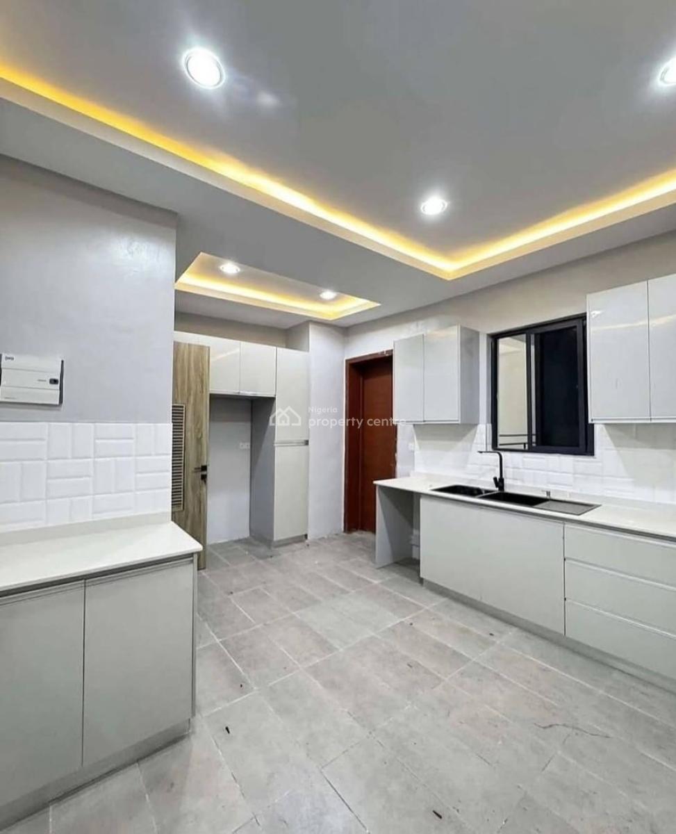 4 Bedroom Maisonette with Bq  Price: 500 Million & 550 Millio, Lekki Phase 1, Lekki, Lagos, Terraced Duplex for Sale