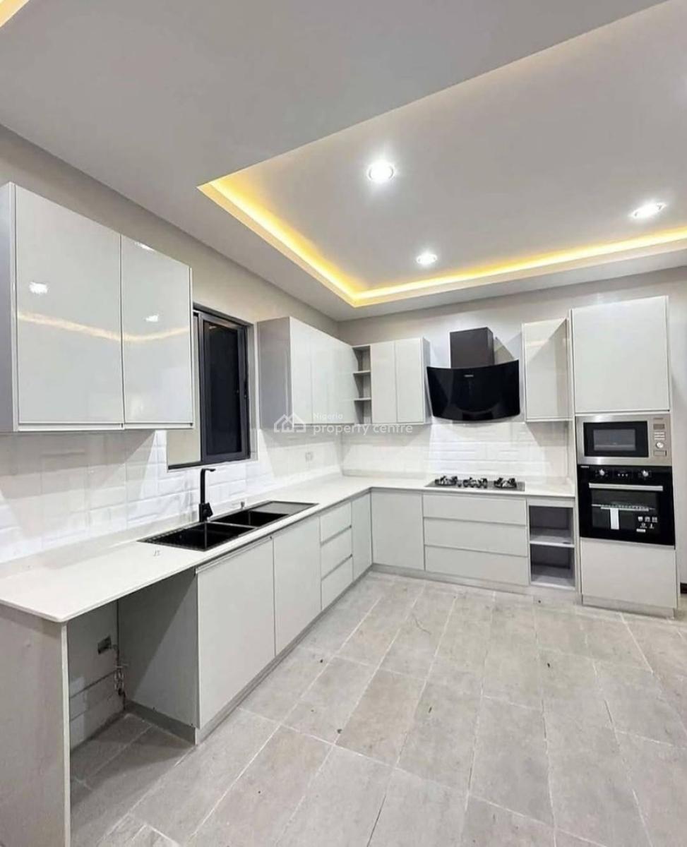 4 Bedroom Maisonette with Bq  Price: 500 Million & 550 Millio, Lekki Phase 1, Lekki, Lagos, Terraced Duplex for Sale