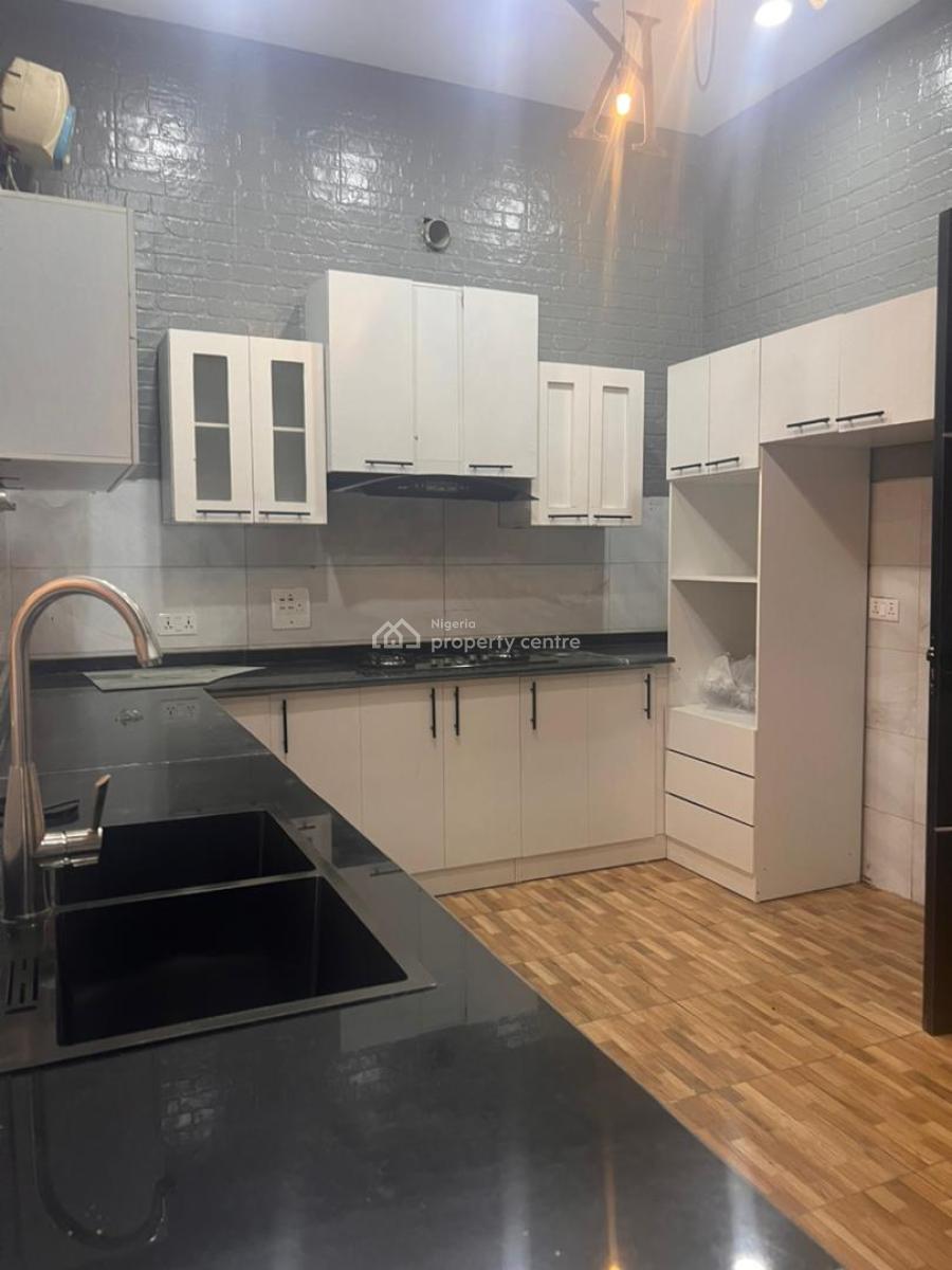 Well Renovated 4 Bedroom Semi Detached Duplex with a Bq, Chevron, Lekki, Lekki Phase 2, Lekki, Lagos, Semi-detached Duplex for Rent