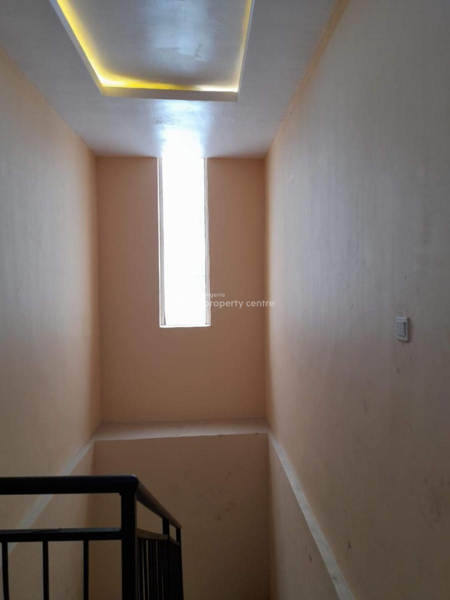 Clean Spacious  2 Bedroom, Lekki Scheme 2 By Abraham Adesanya, Lekki Phase 2, Lekki, Lagos, Flat / Apartment for Rent