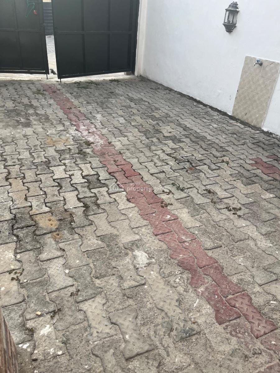 Renovated 4 Bedrooms Duplex, Bq, Self Compound, Idado Estate, Lekki, Lagos, Semi-detached Duplex for Sale