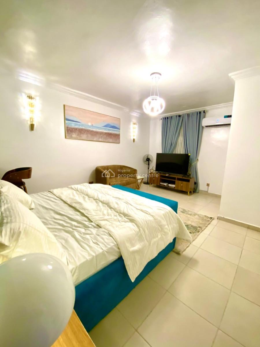 Executive 1-bedroom Apartment  Lekki Phase 1  24/7 Power  Pool, Off Admiralty Way/ Adebayo Doherty Street, Lekki Phase 1, Lekki, Lagos, Mini Flat (room and Parlour) Short Let