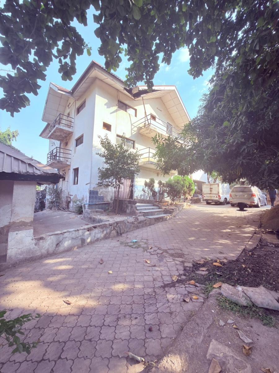 a Demolishable Building  on 1748 Sqm Residential Plot in a Busy Axis, Wuse2. in a Residential Cum Commercial Axis, Wuse 2, Abuja, Detached Duplex for Sale