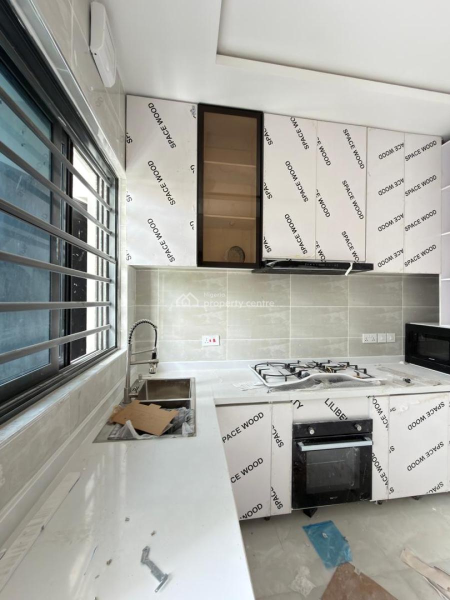 3bedroom Penthouse with Bq and Fitted Kitchen, Lekki Phase 1, Lekki, Lagos, Flat / Apartment for Rent