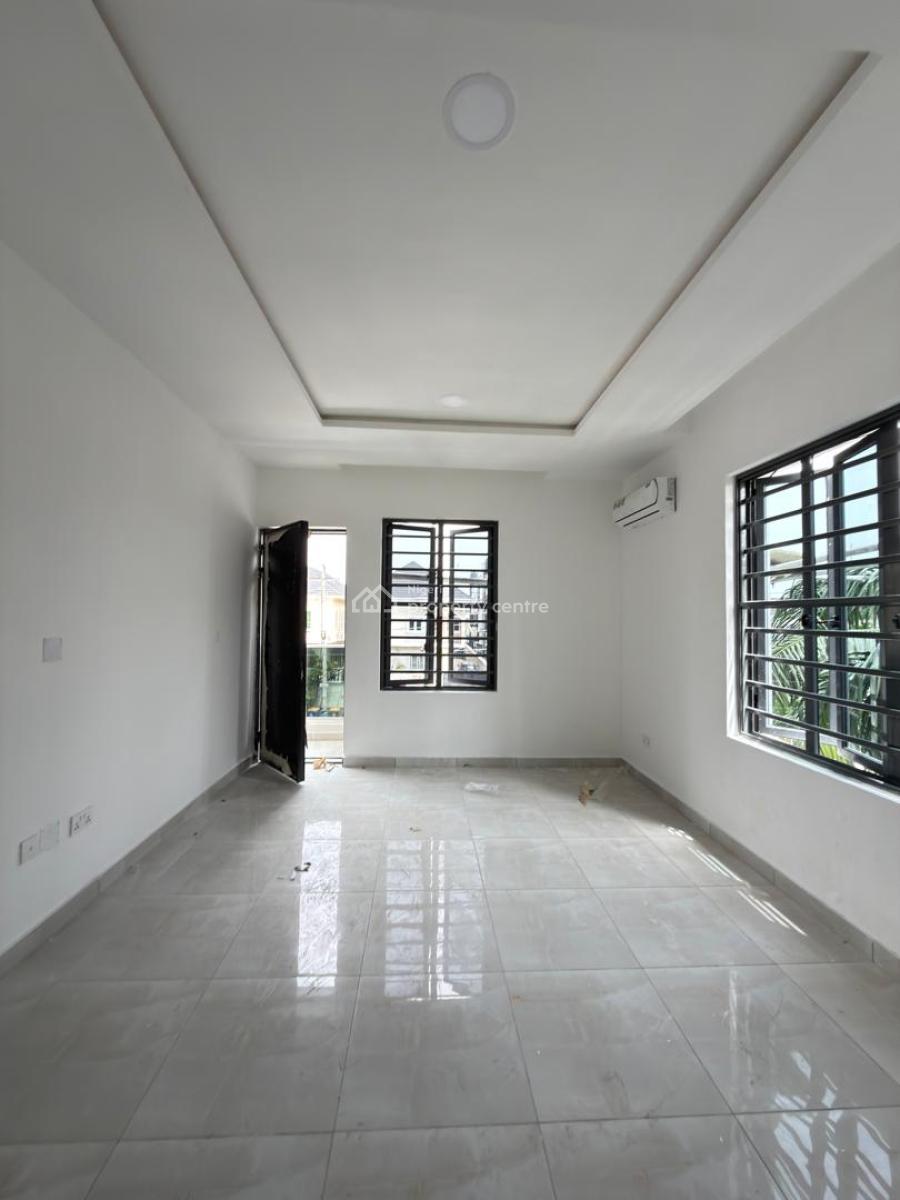3bedroom Penthouse with Bq and Fitted Kitchen, Lekki Phase 1, Lekki, Lagos, Flat / Apartment for Rent