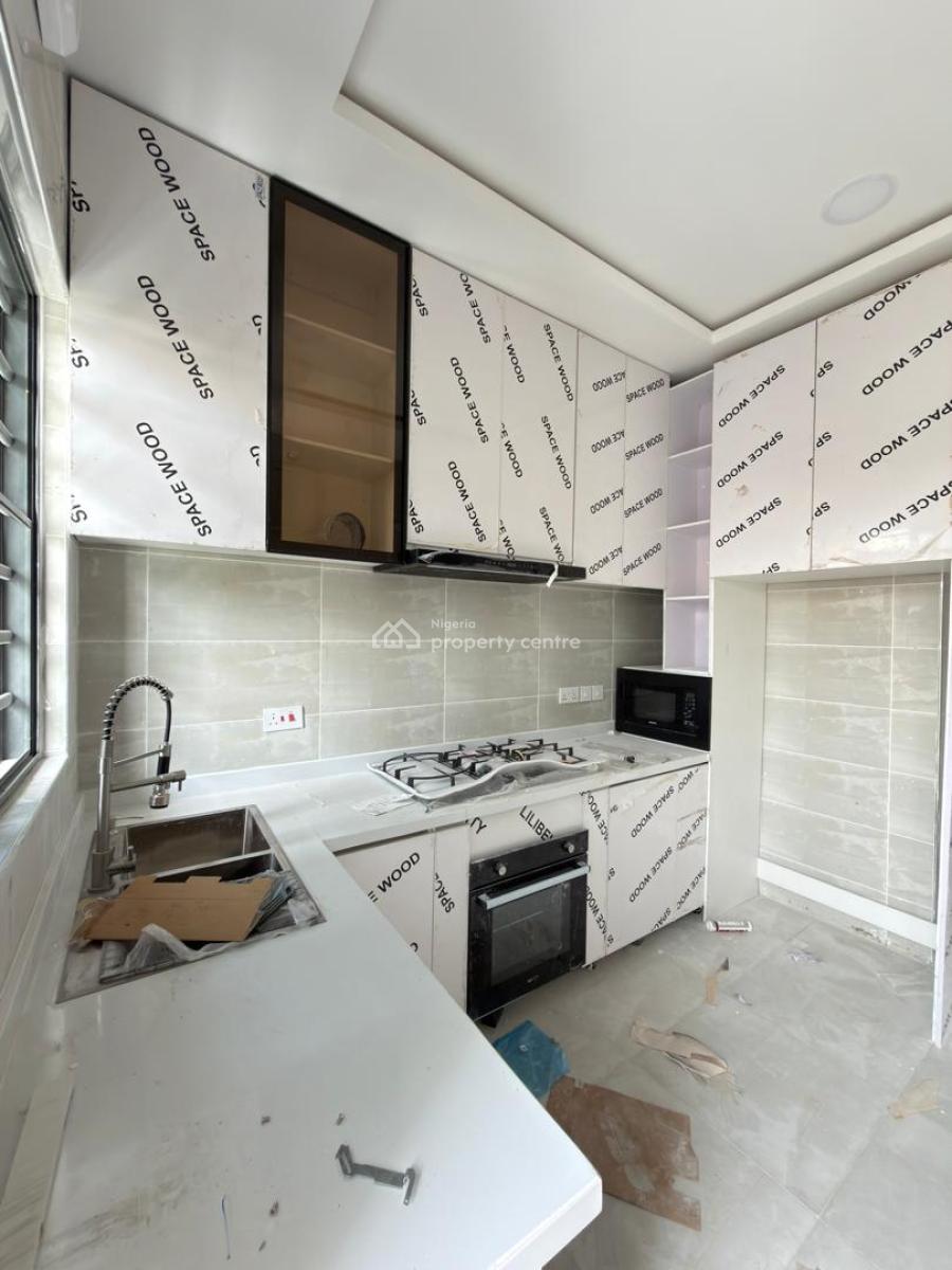 3bedroom Penthouse with Bq and Fitted Kitchen, Lekki Phase 1, Lekki, Lagos, Flat / Apartment for Rent