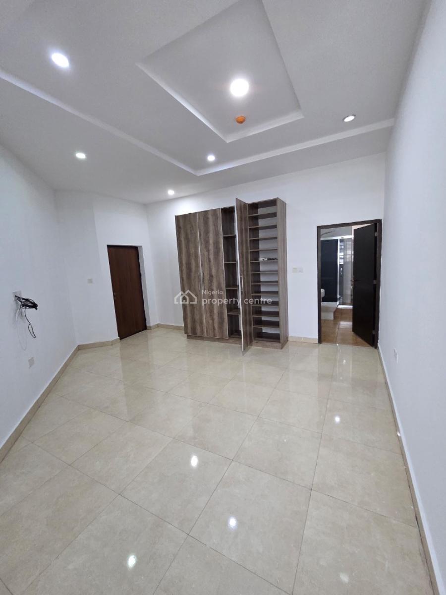 an Amazingly Built 3 Bedroom Apartment with a Bq, Adeniyi Jones, Ikeja, Lagos, Block of Flats for Sale
