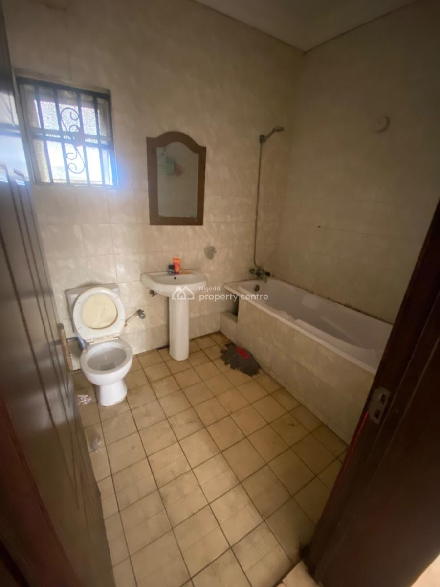 Spacious 3-bedroom Available, Agungi, Lekki, Lagos, Flat / Apartment for Rent