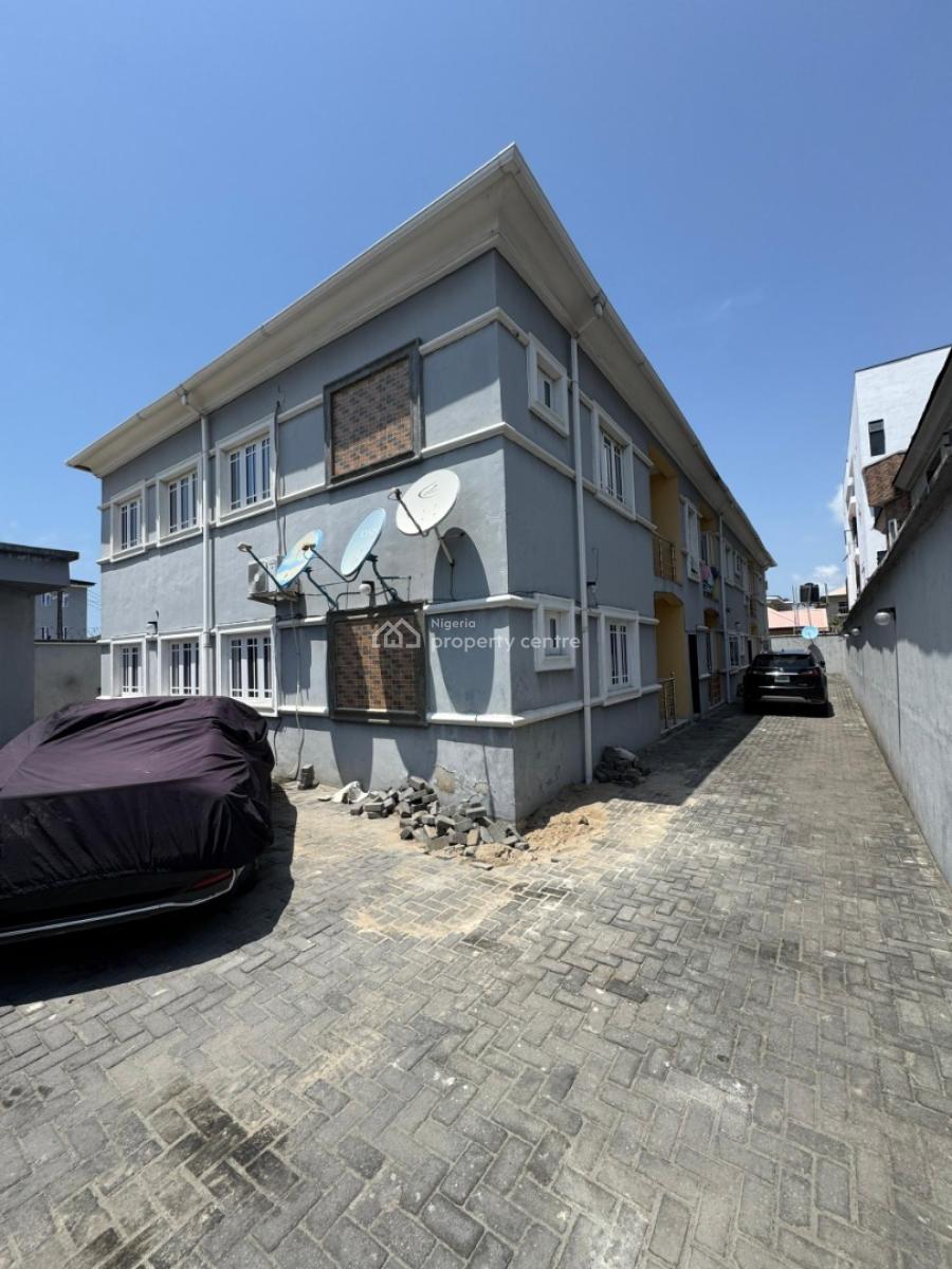 Well Maintained Spacious 2-bedroom, in a Secured Neighborhood, Lekki Phase 1, Lekki, Lagos, Flat / Apartment for Rent