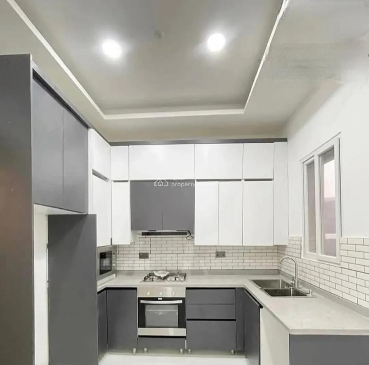 4 Bedroom En-suite Semi-detached Townhouse in a Serviced and Communal, Lekki Phase 1, Lekki, Lagos, Semi-detached Duplex for Rent