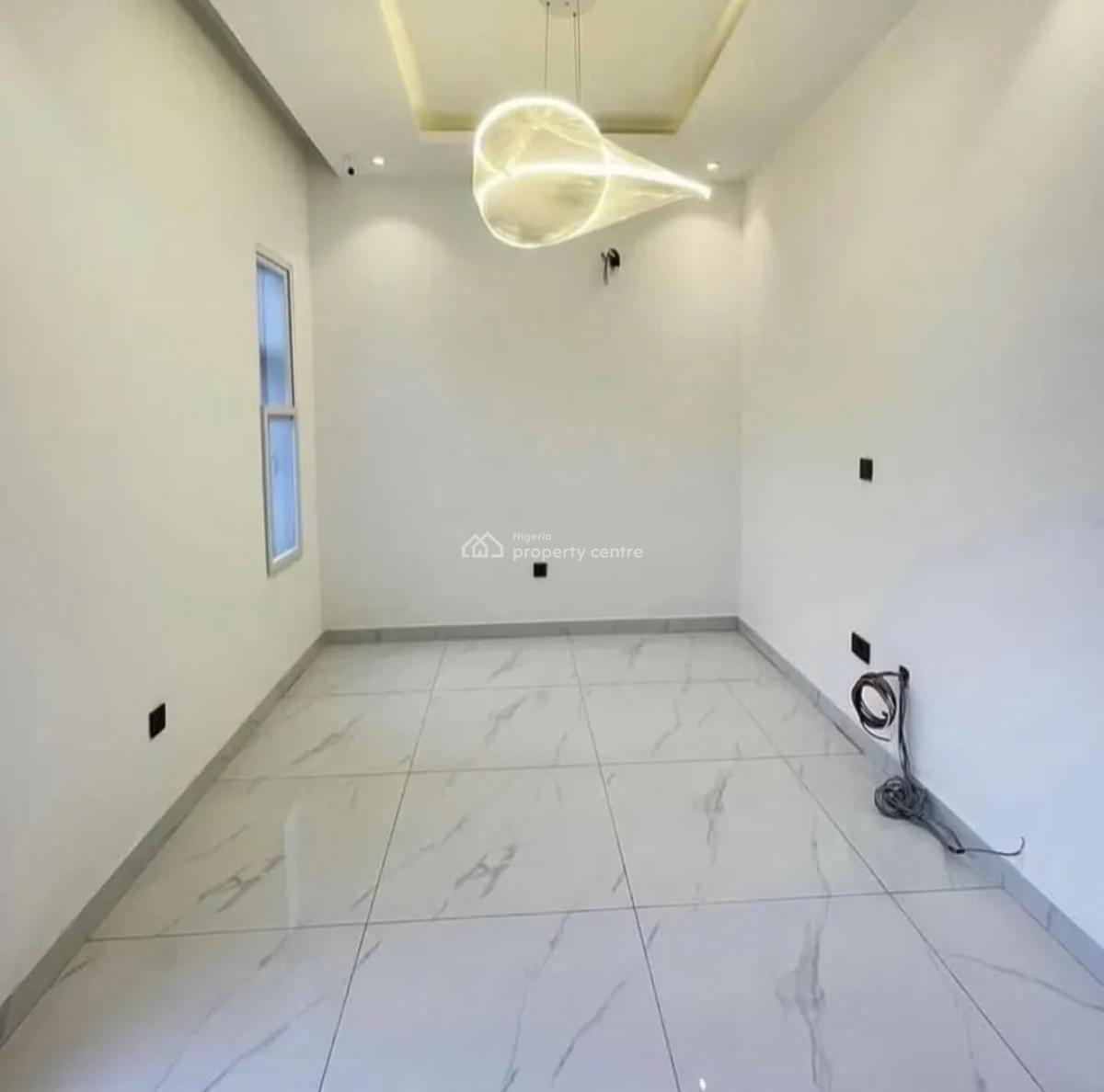 4 Bedroom En-suite Semi-detached Townhouse in a Serviced and Communal, Lekki Phase 1, Lekki, Lagos, Semi-detached Duplex for Rent