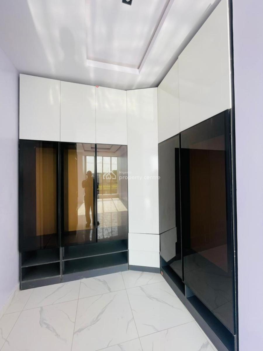 Luxuriously Built 2 Bedroom Apartment with Pool,gym House and Elevator, Ikate, Lekki, Lagos, Block of Flats for Sale