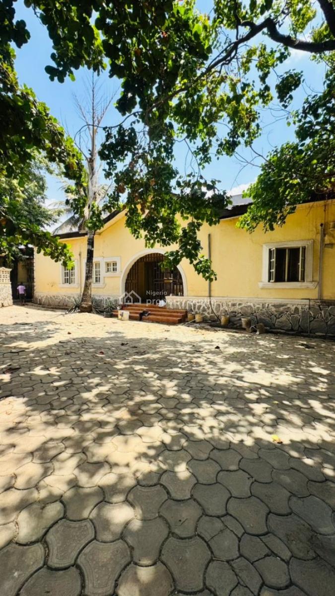 Demolishable 4 Bedroom House ,good for Redevelopment/investment, Cofo, Prime Residential Location, Wuse 2, Abuja, Detached Bungalow for Sale