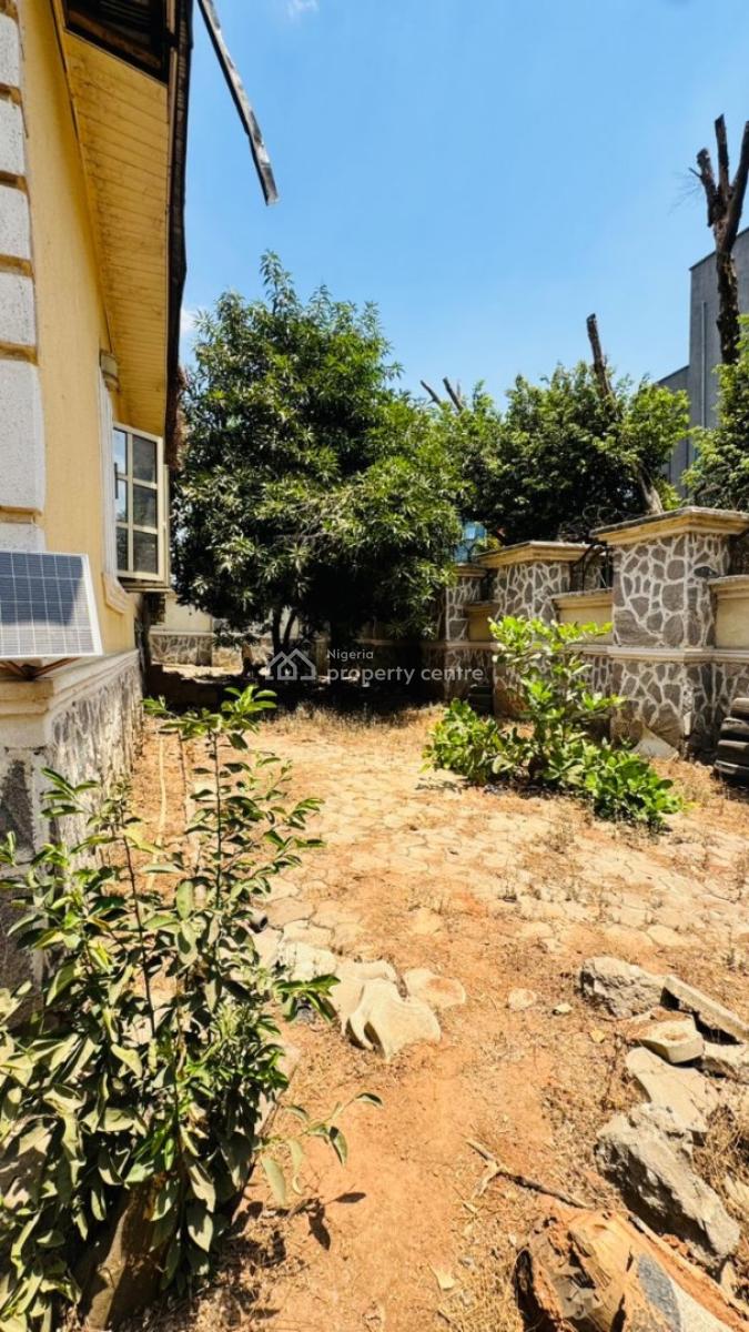 Demolishable 4 Bedroom House ,good for Redevelopment/investment, Cofo, Prime Residential Location, Wuse 2, Abuja, Detached Bungalow for Sale
