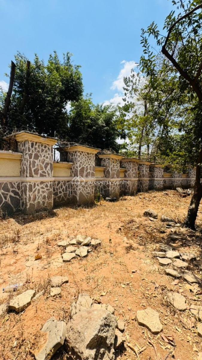 Demolishable 4 Bedroom House ,good for Redevelopment/investment, Cofo, Prime Residential Location, Wuse 2, Abuja, Detached Bungalow for Sale