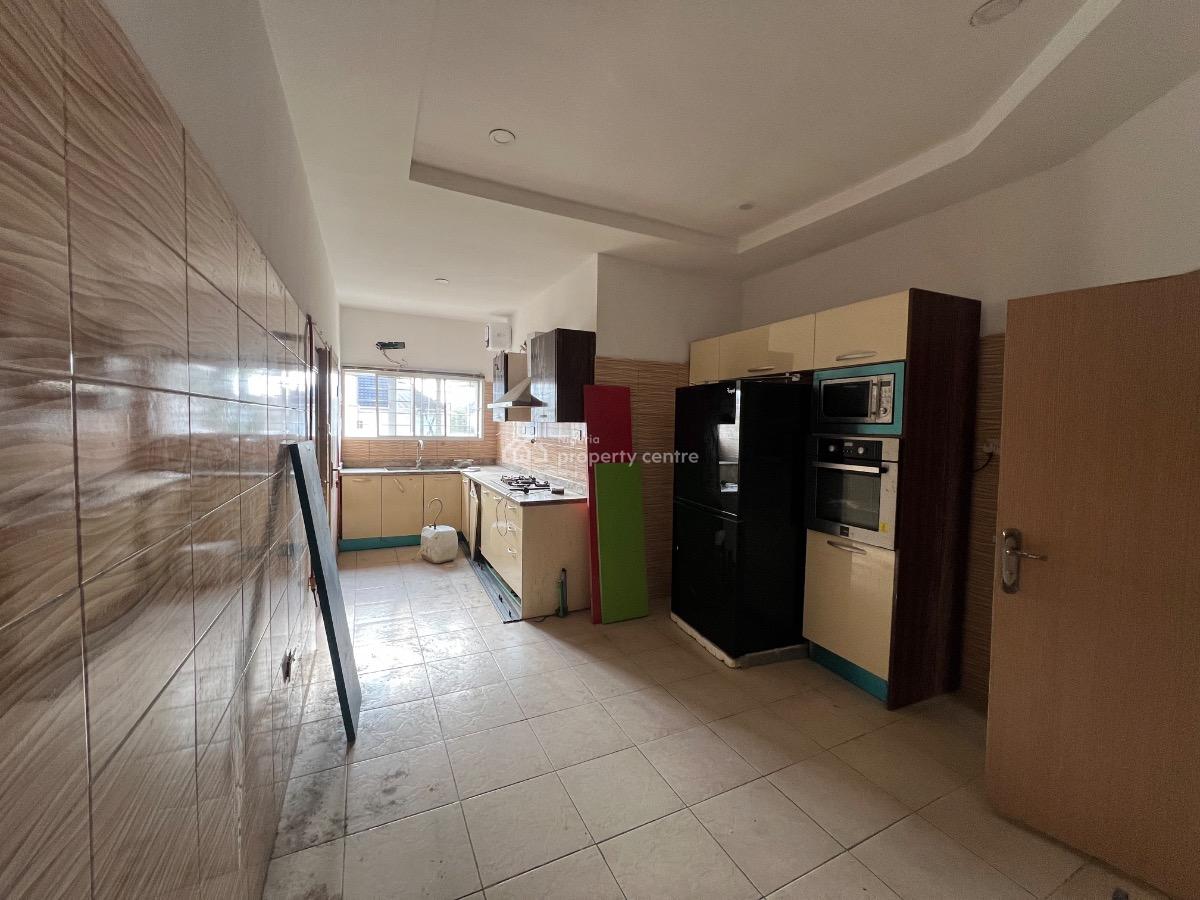 Standard 3 Bedroom Apartment with Bq, Off Admiralty Way, Lekki Phase 1, Lekki, Lagos, Flat / Apartment for Rent