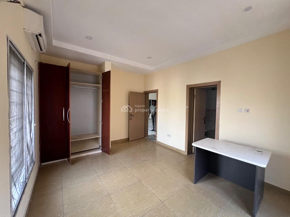 Standard 3 Bedroom Apartment with Bq, Off Admiralty Way, Lekki Phase 1, Lekki, Lagos, Flat / Apartment for Rent