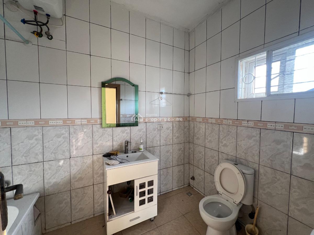 Standard 3 Bedroom Apartment with Bq, Off Admiralty Way, Lekki Phase 1, Lekki, Lagos, Flat / Apartment for Rent