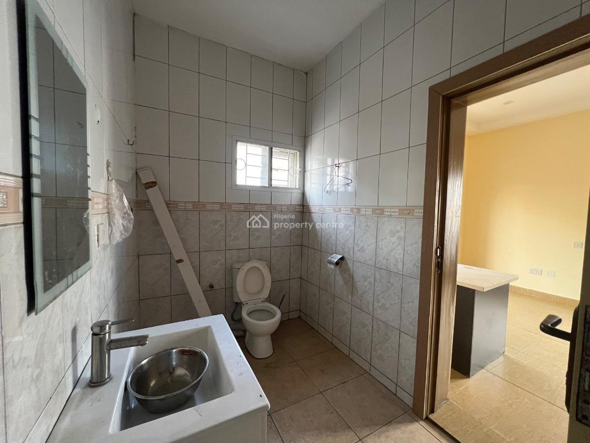 Standard 3 Bedroom Apartment with Bq, Off Admiralty Way, Lekki Phase 1, Lekki, Lagos, Flat / Apartment for Rent