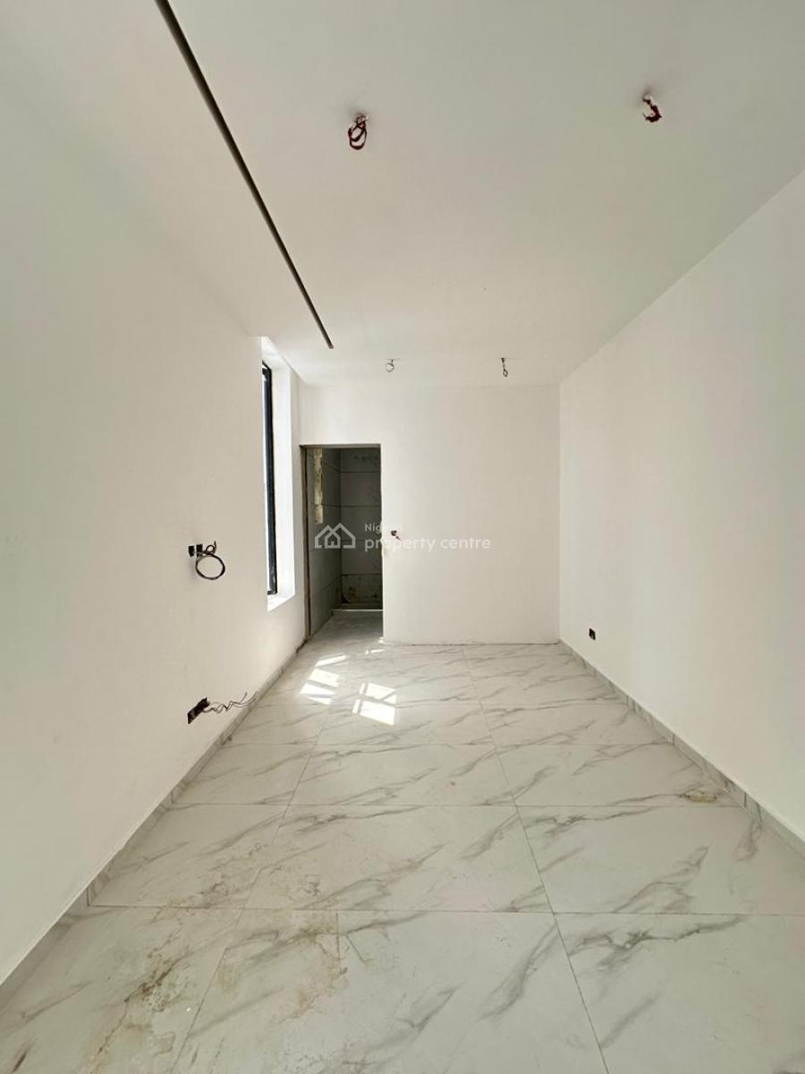 Outstanding Luxury Spacious 2 Bedroom Apartment with Elevator & Pool, Lekki Phase 1, Lekki, Lagos, Flat / Apartment for Sale