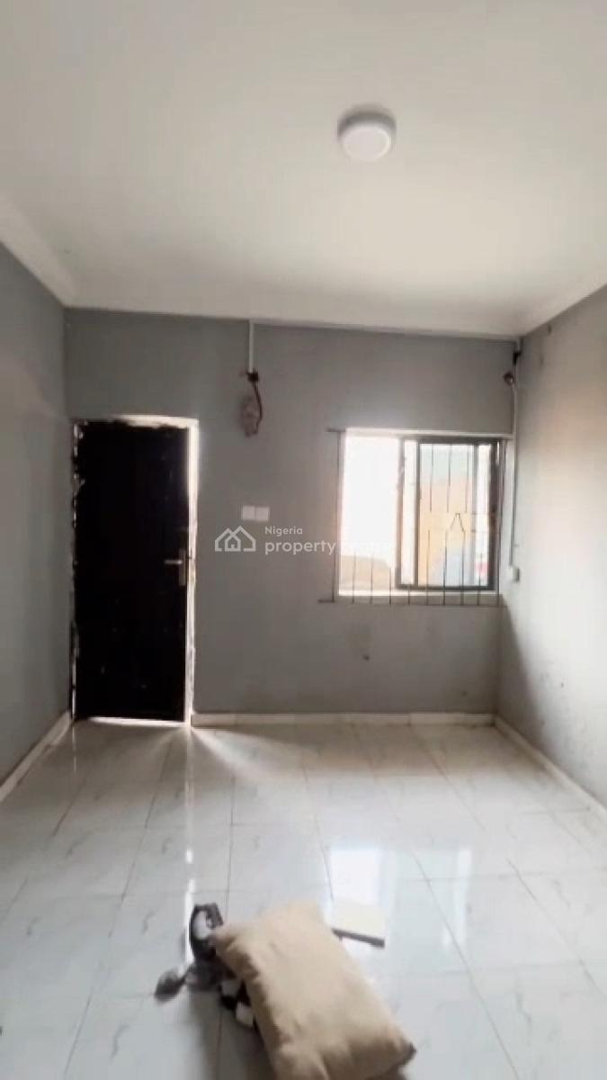 Executive Spacious Room Self Contained, Off Apata Road,, Shomolu, Lagos, Self Contain (single Rooms) for Rent