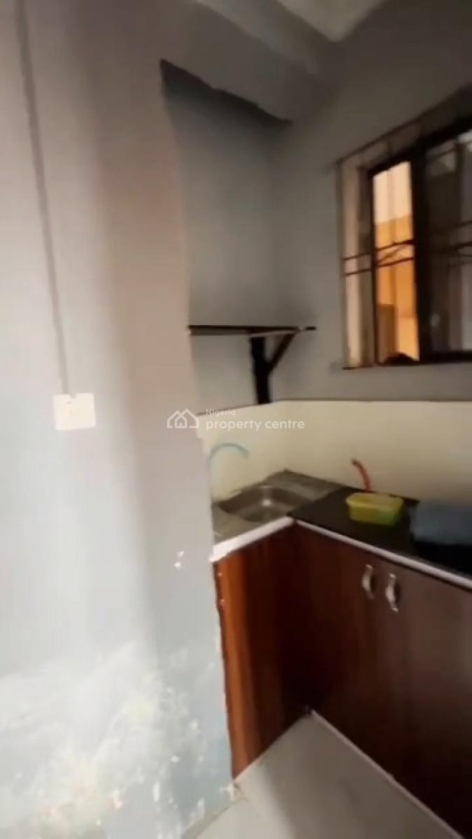 Executive Spacious Room Self Contained, Off Apata Road,, Shomolu, Lagos, Self Contain (single Rooms) for Rent