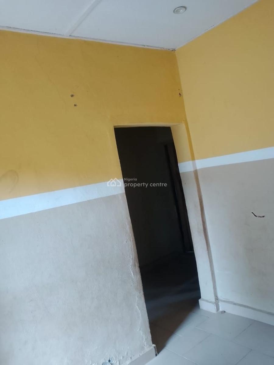 a Clean Room and Parlor Self Contain, Lucky Fiber Road, Ikorodu, Lagos, Flat / Apartment for Rent