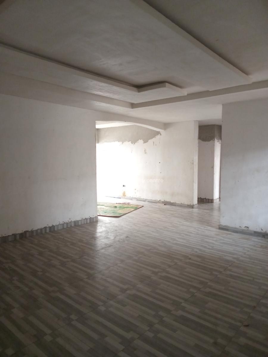 a Standard and Spacious 3-bedroom Apartment, on The 3rd Floor, Surulere, Lagos, Flat / Apartment for Rent