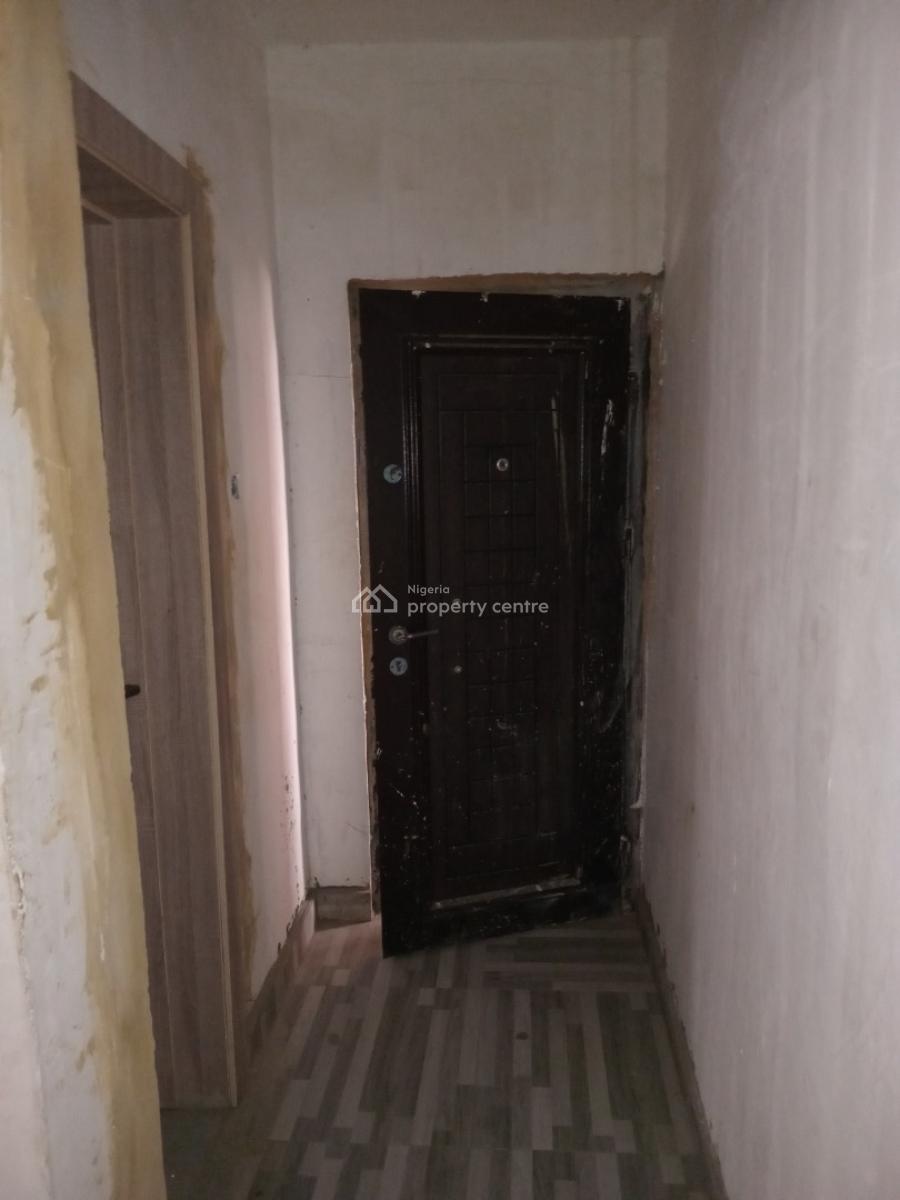 a Standard and Spacious 3-bedroom Apartment, on The 3rd Floor, Surulere, Lagos, Flat / Apartment for Rent