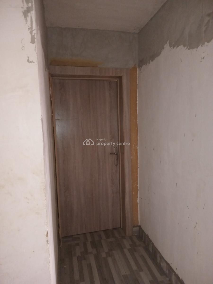 a Standard and Spacious 3-bedroom Apartment, on The 3rd Floor, Surulere, Lagos, Flat / Apartment for Rent