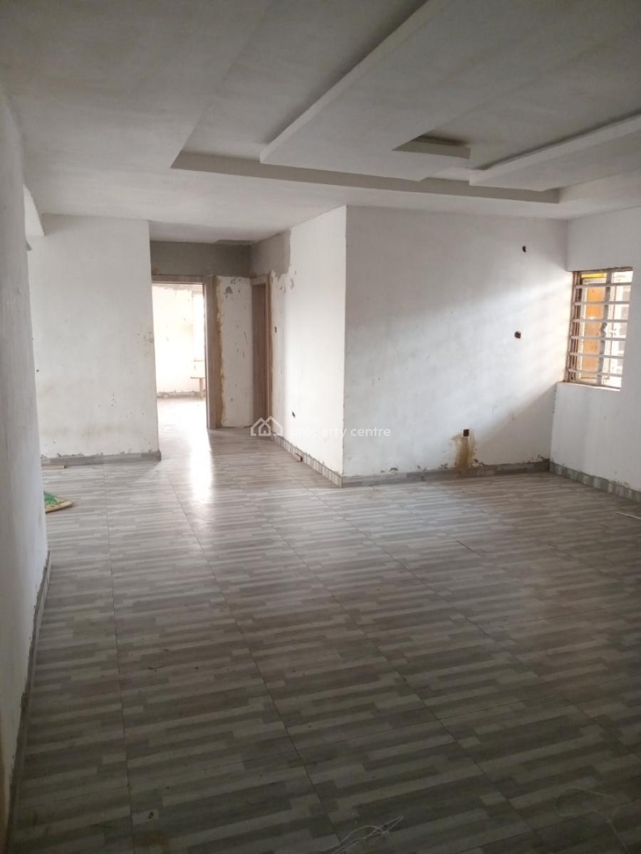 a Standard and Spacious 3-bedroom Apartment, on The 3rd Floor, Surulere, Lagos, Flat / Apartment for Rent