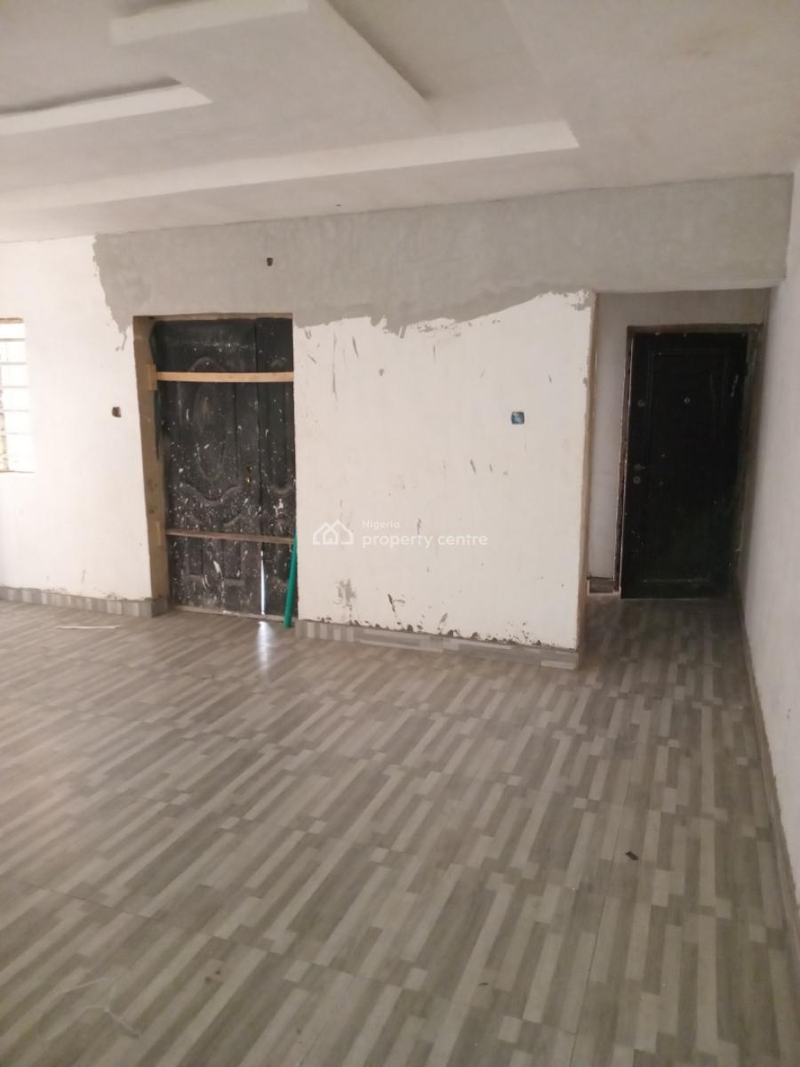 a Standard and Spacious 3-bedroom Apartment, on The 3rd Floor, Surulere, Lagos, Flat / Apartment for Rent