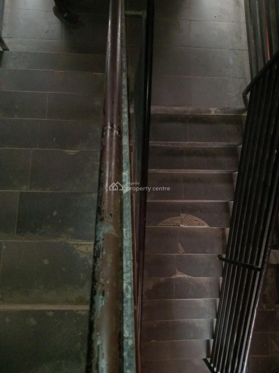 a Standard and Spacious 3-bedroom Apartment, on The 3rd Floor, Surulere, Lagos, Flat / Apartment for Rent